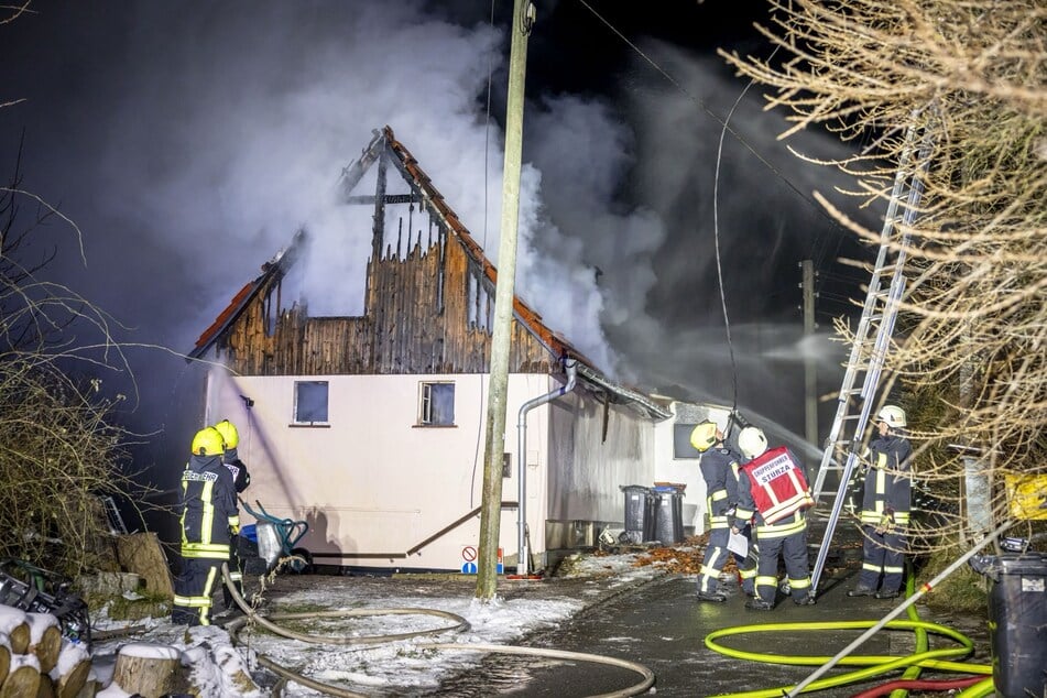 Die Einsatzkräfte konnten den Brand unter Kontrolle bringen.