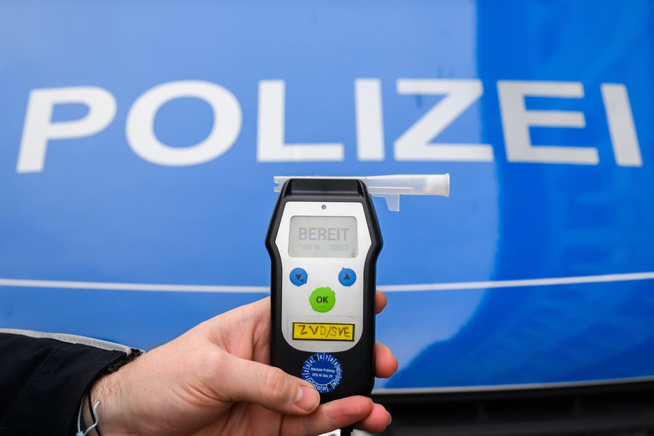 Als die Polizei bei der Frau eintraf, musste sich der Fremde einem Atemalkoholtest unterziehen. (Symbolfoto)