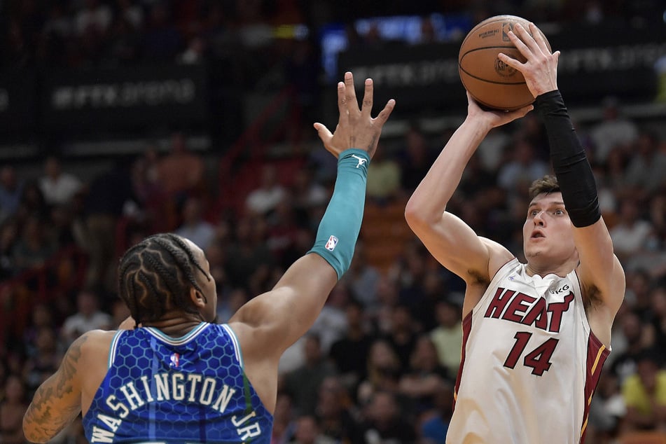 NBA roundup: Heat light up Hornets as Raptors clinch playoffs