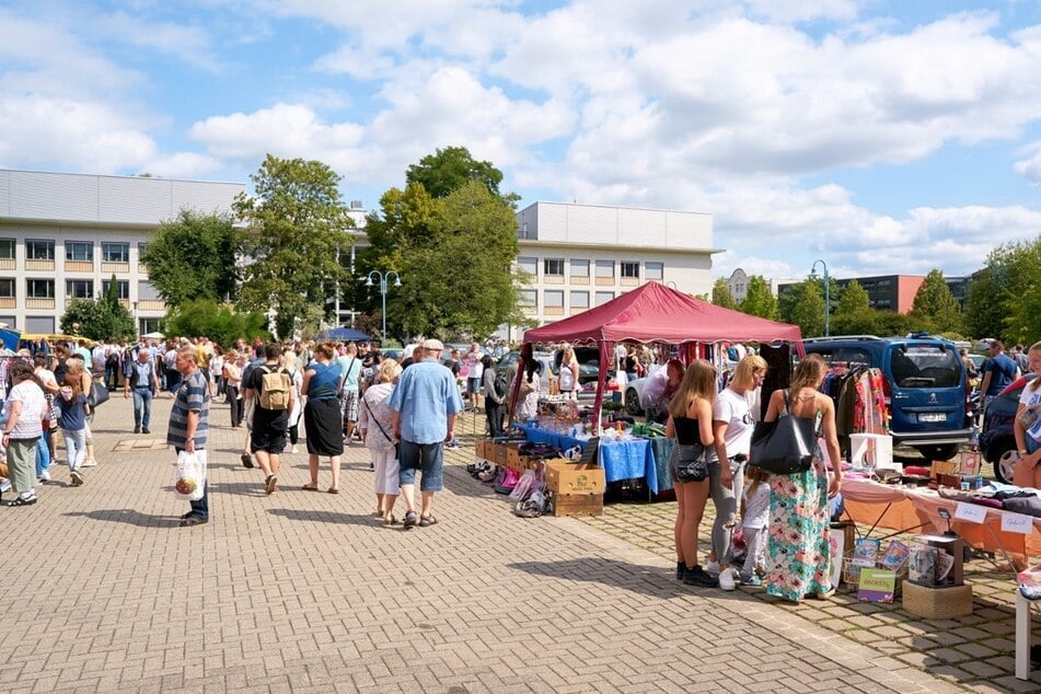 In Magdeburg finden viele schöne Flohmärkte statt wie z. B. der Sonntags-Flohmarkt des Familienhauses Magdeburg.