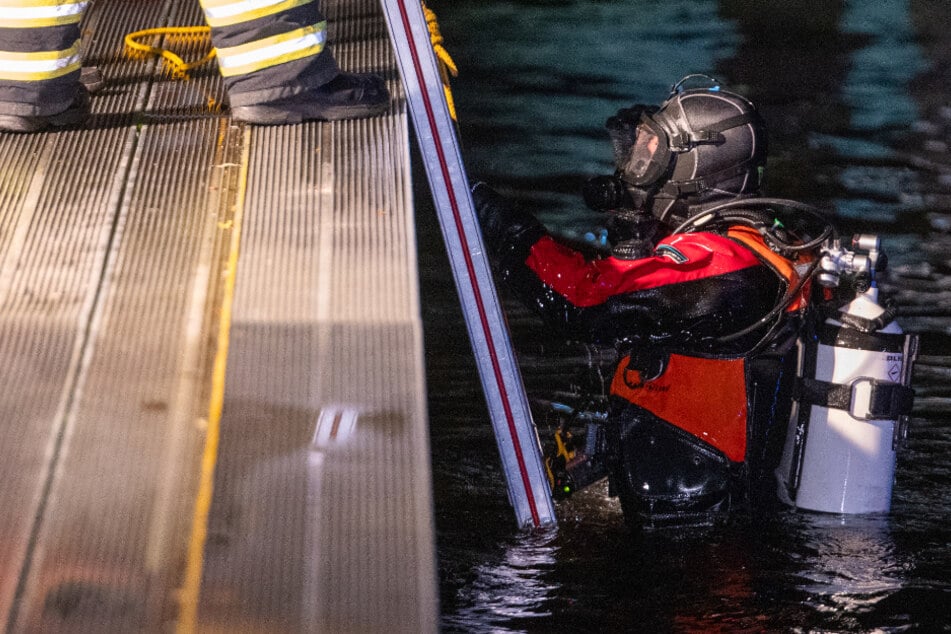 Hamburg: Person in der Alster? Polizei und Feuerwehr mit Tauchern im Einsatz