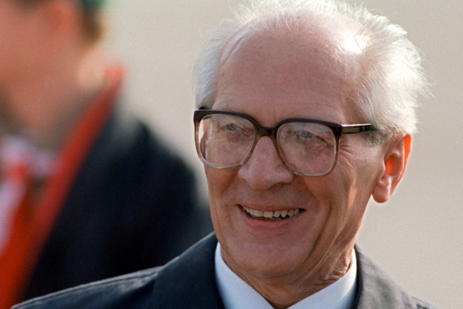 08. Oktober 1989, DDR, Berlin: Erich Honecker, der damalige Staats- und Parteichef der DDR, während der Feierlichkeiten anlässlich des 40-jährigen Bestehens der DDR.