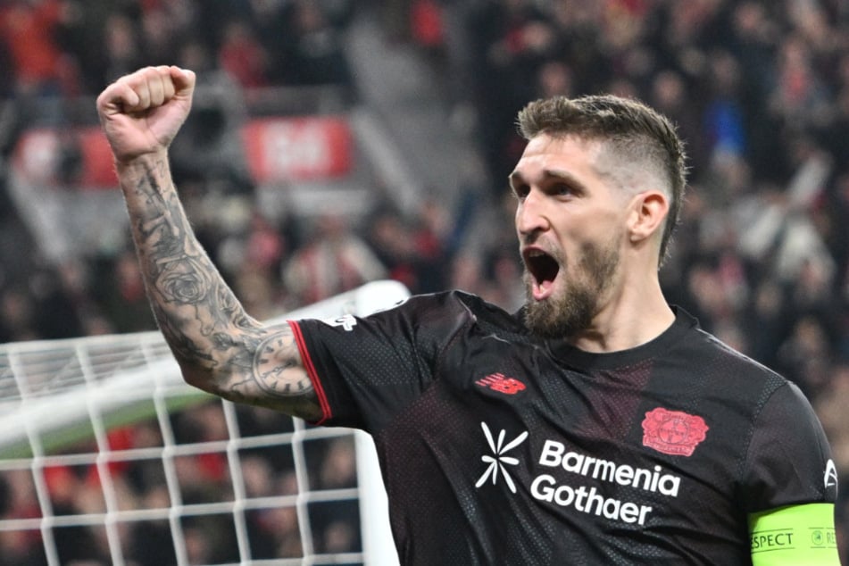In der vergangenen Spielzeit führte noch Ex-Nationalspieler Robert Andrich (31) den Double-Sieger von 2024 als Kapitän auf den Platz.