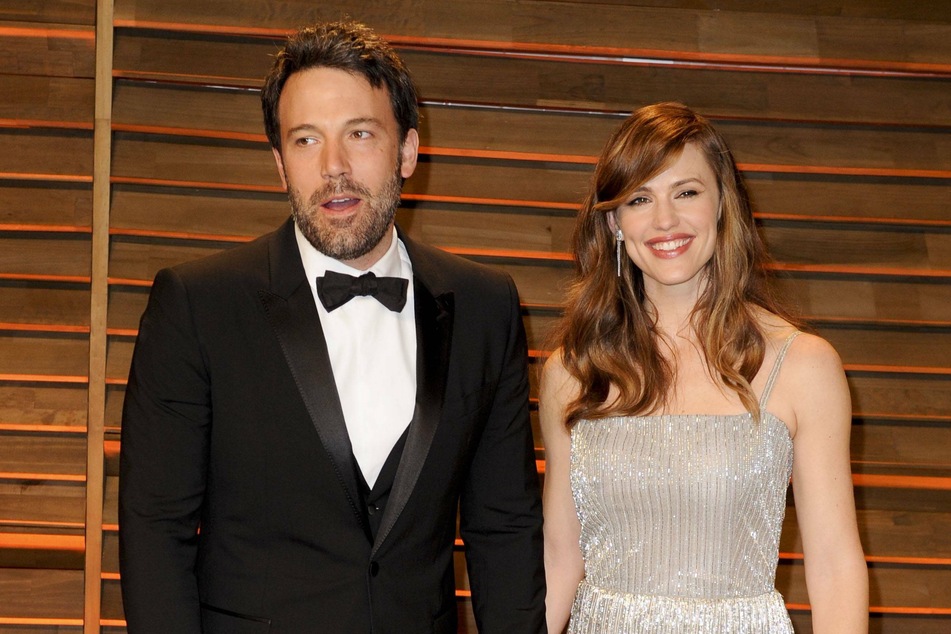 During an interview on the Howard Stern show, Ben Affleck (l) dished on his marriage and subsequent divorce from Jennifer Garner (r).