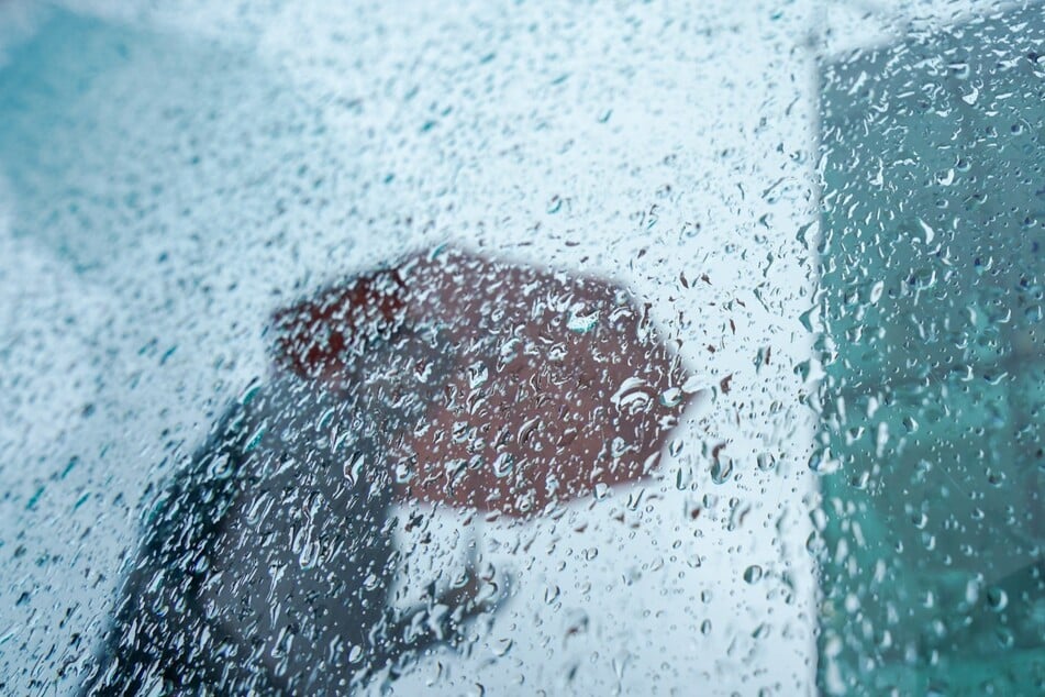 Zum Wochenstart wird vielerorts ein Regenschirm vonnöten sein.