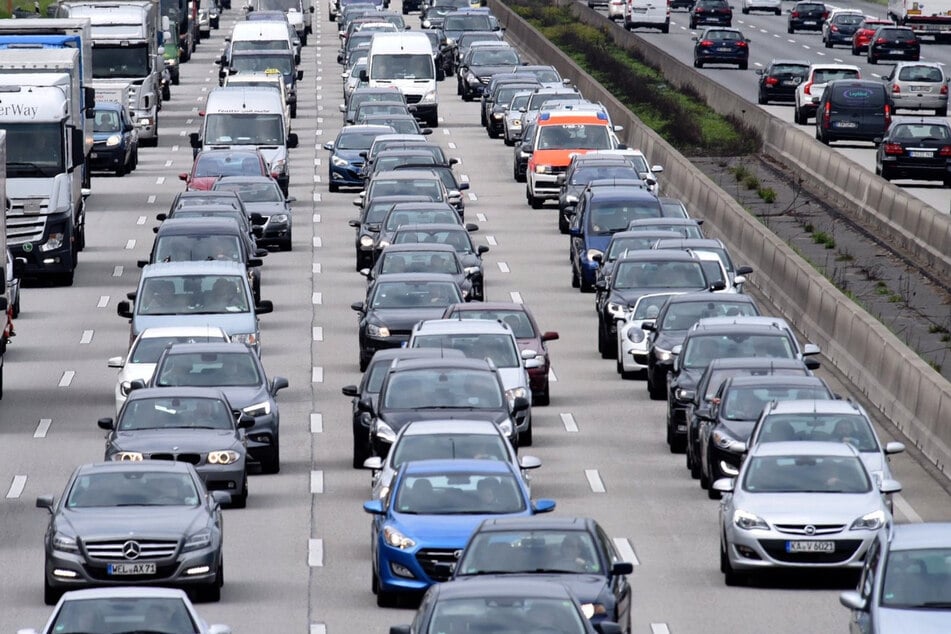 Vor allem auf den Fernverbindungen A3, A5, und A7 kann es zum Ferienbeginn in Hessen zu längeren Staus kommen.