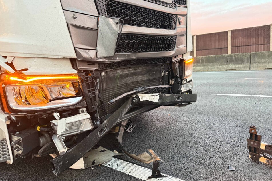 An dem beteiligten Lkw kam es wohl zu geringeren Schäden.