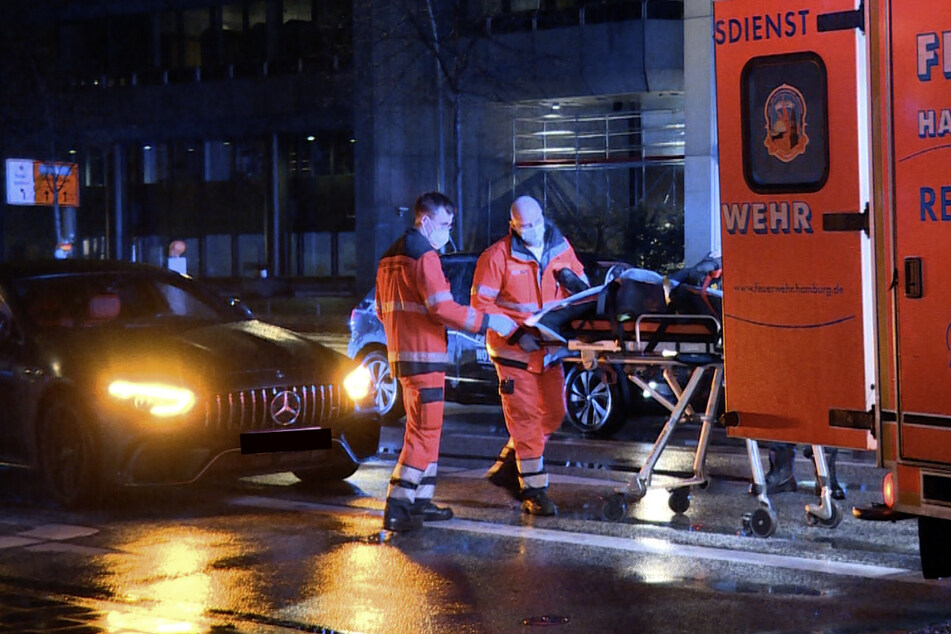 Vorfahrt missachtet: Zwei Fahrer im Krankenhaus, Beifahrer verletzt