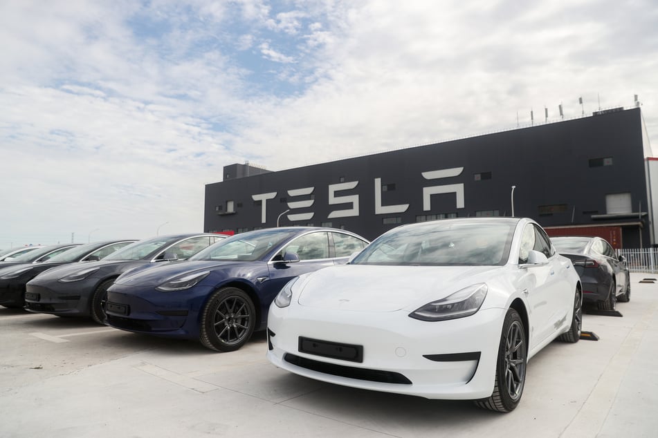 Die von Tesla produzierten E-Autos mit Wächtermodus sorgen für Kritik.