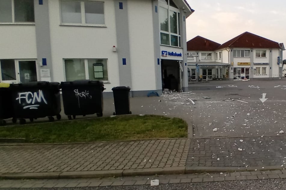 Bankautomat in die Luft gesprengt: Polizei sucht Zeugen