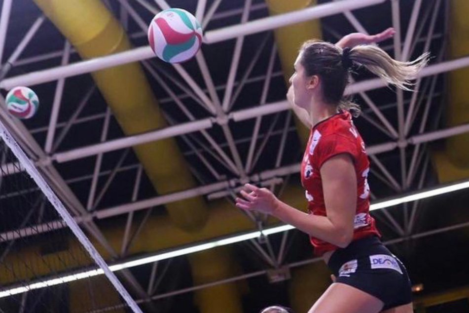 Mittelblockerin Layne Van Buskirk trug in ihrem ersten Profijahr das Trikot des französischen Erstligisten VBC Chamalierés.