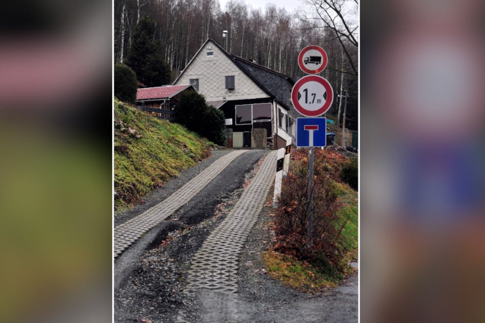 Die Zufahrtsstraße "Zur Alm" wird schon seit Jahren durch Hindernisse eingeengt.