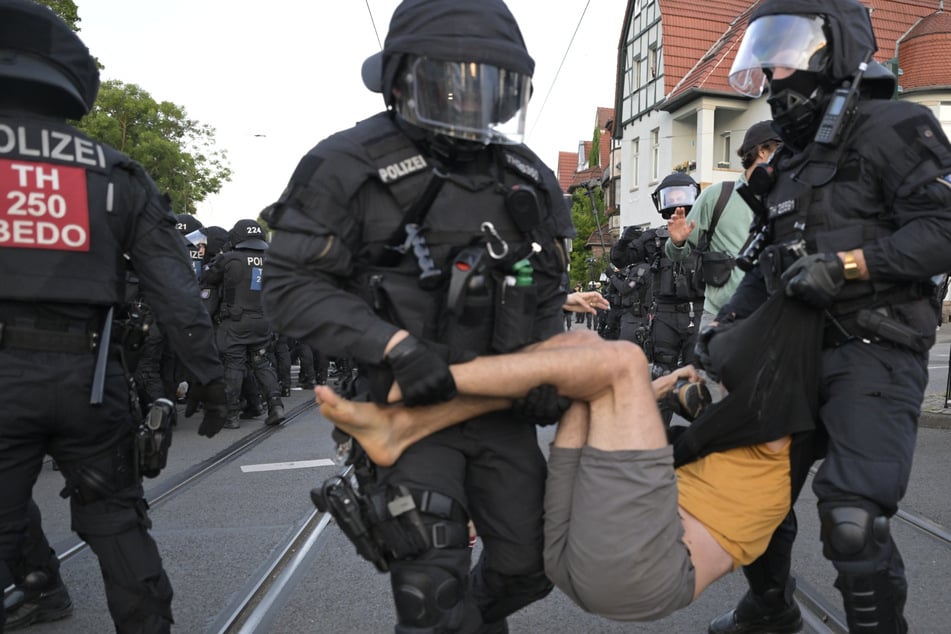 AfD-Parteitag beginnt pünktlich: Demonstranten sehen sich trotzdem als Sieger