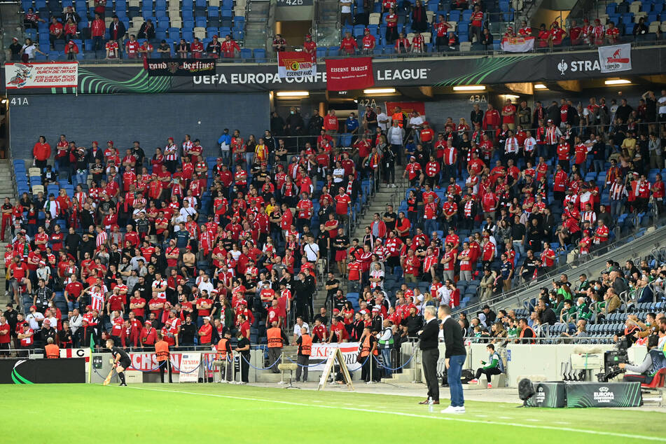 Die rund 600 mitgereisten Union-Fans sahen eine langweilige erste Halbzeit zwischen Maccabi Haifa und dem 1. FC Union Berlin.