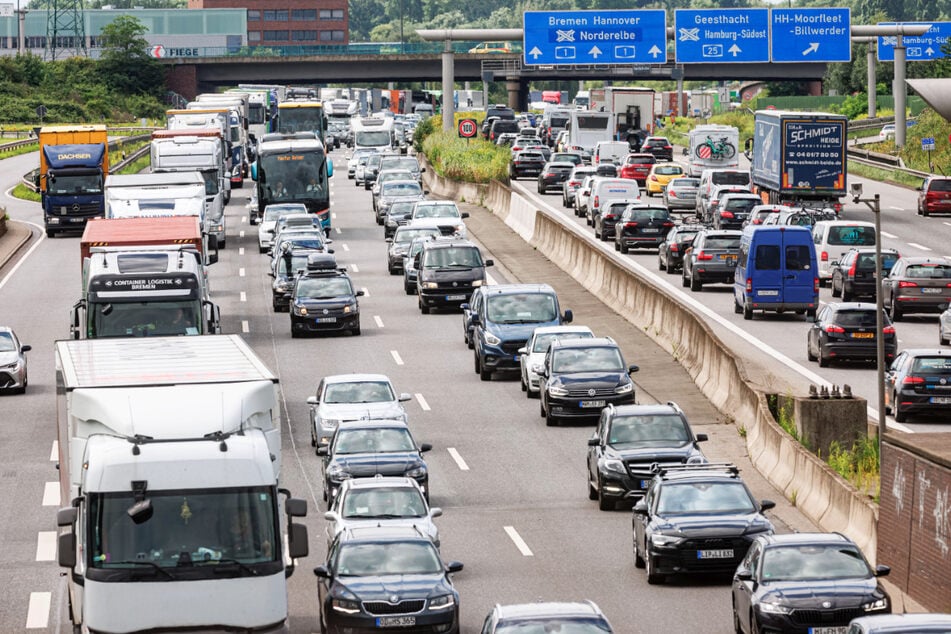 Auf der A1 sorgen mehrere Baustellen für Staugefahr.
