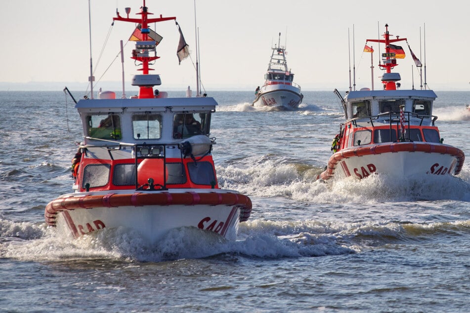 Training für den Ernstfall: Seenotretter durchpflügen die Nordsee