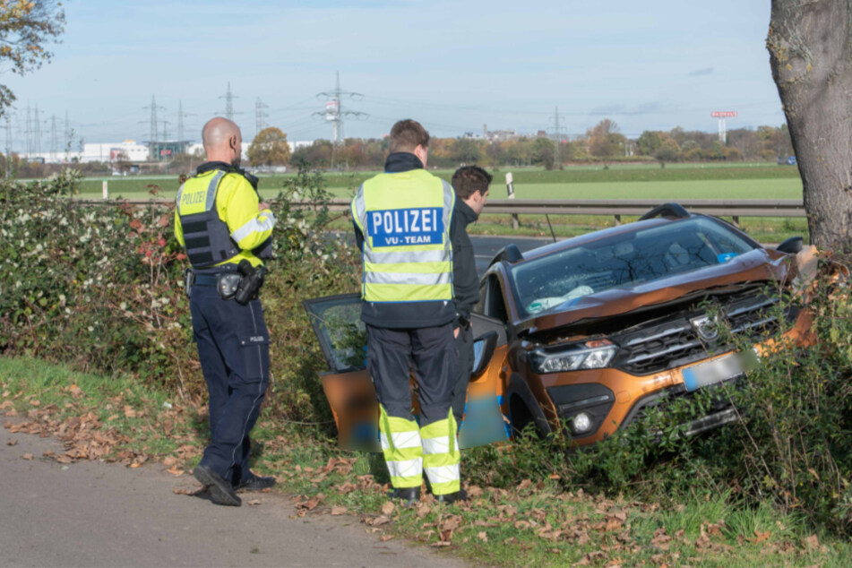 Auf L183 in Frechen: Fahrer rast gegen Baum und stirbt an Verletzungen!