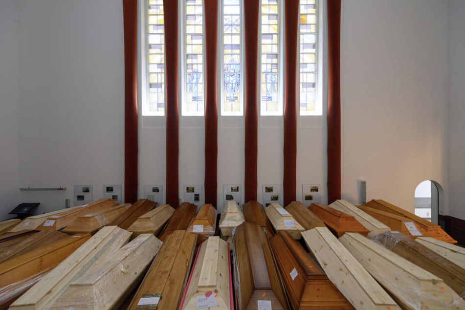 Nur wenige Wochen zuvor stauten sich die Särge in den Krematorien Sachsens. Nun hat sich die Lage entspannt.