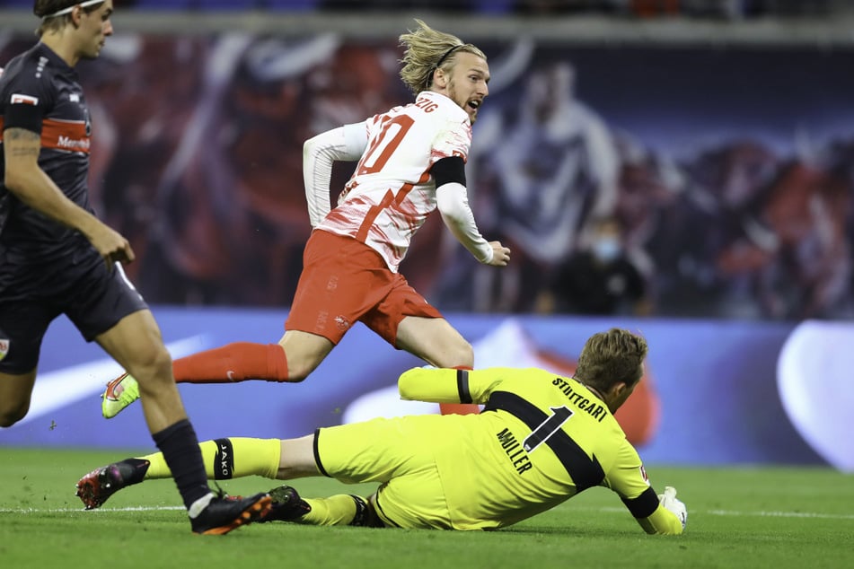 RB-Star Emil Forsberg (M.) außer Rand und Band! Der Schwede hat nach seinem Treffer zum 2:0 ein Grinsen im Gesicht.