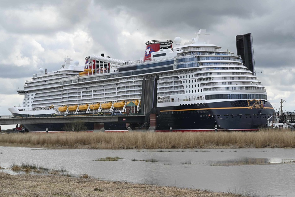 Erfolgreiche Überfahrt! Kreuzfahrtschiff "Disney Wish" macht in den Niederlanden fest