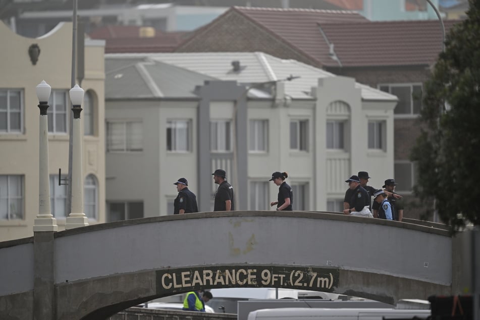 Entre otras cosas, desde este puente los atacantes dispararon contra civiles indefensos.