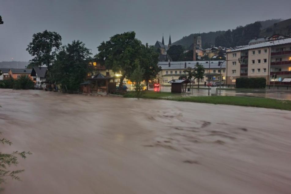Blick auf die Berchtesgadener Ache. Der Landkreis Berchtesgadener Land ist nach starkem Regen im Ausnahme zustand.