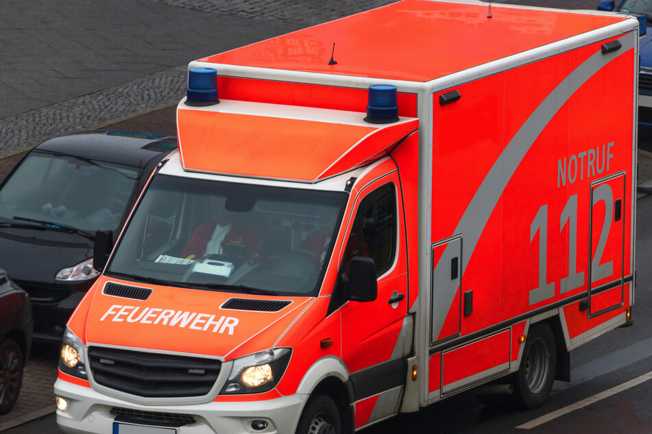 VW-Fahrerin kollidiert mit vierjährigem Kind - schwer verletzt!
