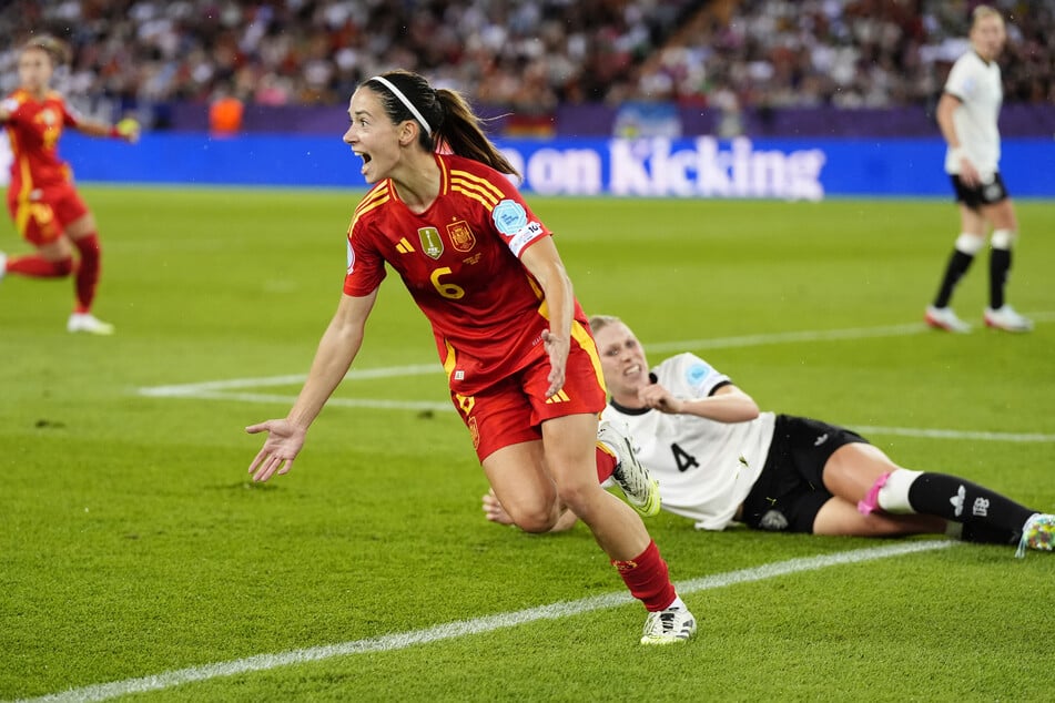 Machte mit ihrem Tor alles klar: Spaniens Weltfußballerin Aita Bonmatí (27).