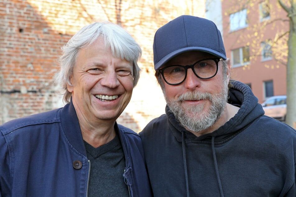 Bjarne Mädel (54, r.) stand Regisseur Andreas Dresen (58) in der Hochschule für Musik und Theater (HMT) Rostock Rede und Antwort.