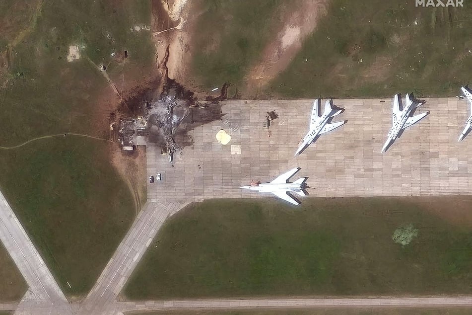 Ukrainische Drohnen haben die russische Bomberflotte angegriffen. Mindestens 10 Flugzeuge wurden beschädigt oder zerstört. Nach ukrainischen Angaben sollen es sogar 40 gewesen sein.