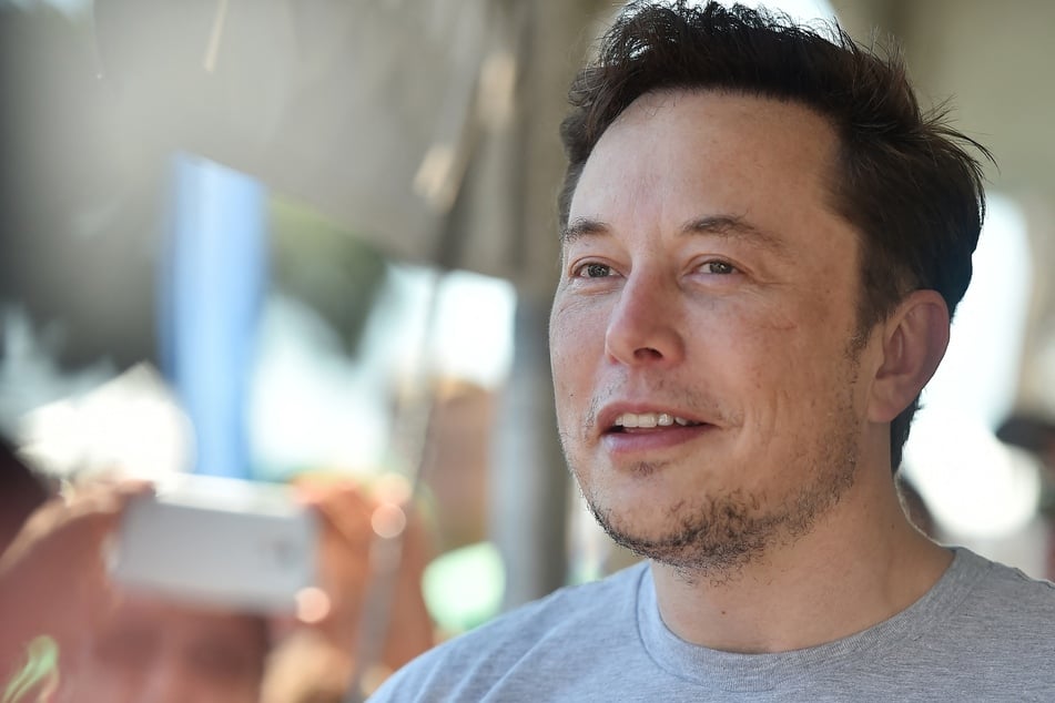 Elon Musk: Elon Musk reinstates journalists after banning fiasco: "The people have spoken"