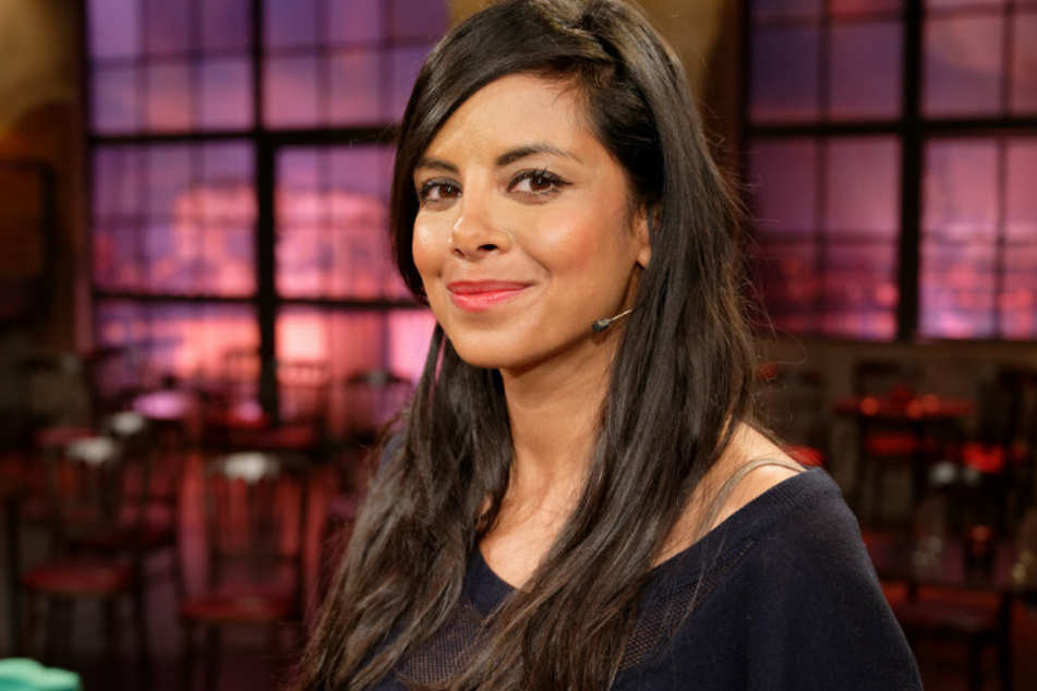 Die Moderatorin Collien Ulmen-Fernandes (39) steht 2019 nach der Aufzeichnung der WDR Talkshow "Kölner Treff" im Studio.