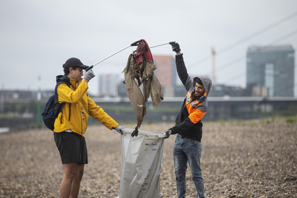 Hunderte Helfer machten bei der Müll-Sammelaktion am Rhein mit.