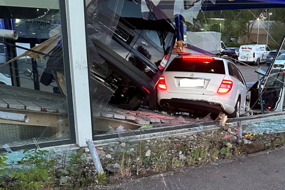 Die 15-Jährige baute mit dem Mercedes ihres Vaters einen heftigen Unfall.