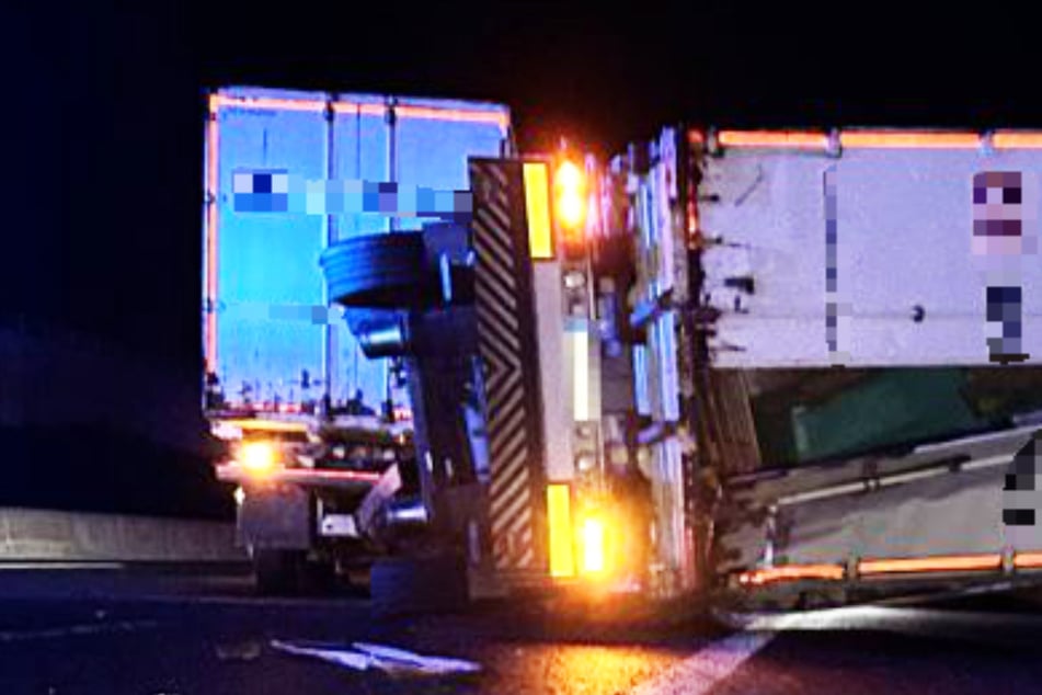 Auf der A7 bei Kassel kam es am späten Dienstagabend zu einem tödlichen Lastwagen-Unfall, die Ursache ist noch völlig unklar.