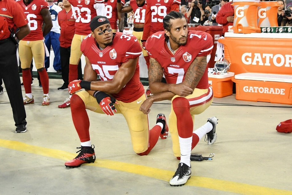 Kaepernick and his Niners teammate Eric Reid (l.) kneeling during the national anthem in 2016.