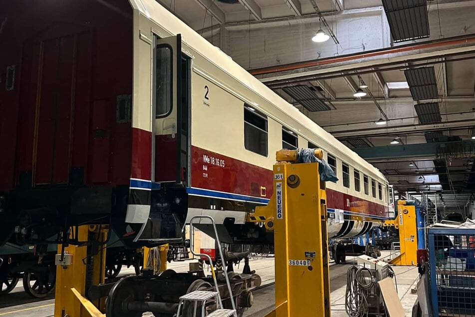 Bei der VIS GmbH in Halberstadt wird gerade ein fünfter Wagen für den VT 18.16 auf Vordermann gebracht.