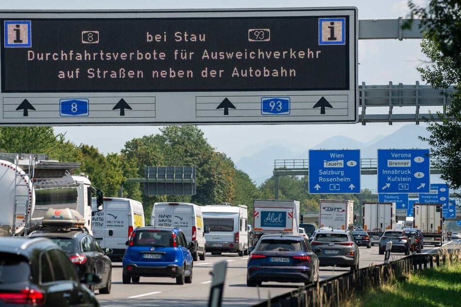 Bei Stau auf der A8 dürfen Autofahrer nicht über kleinere Ortschaften ausweichen.