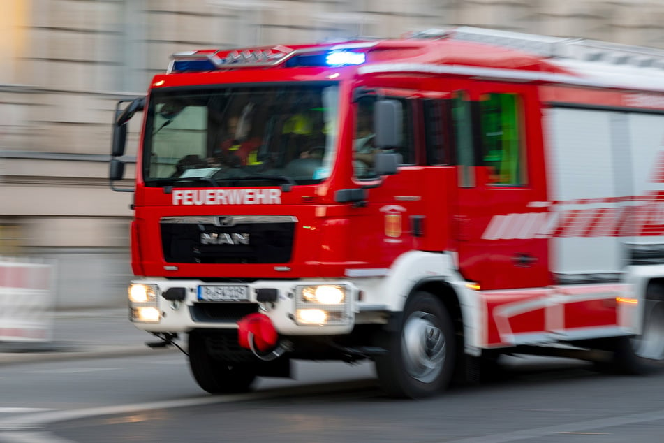 Explosionsgefahr! Sprit illegal in Gully entsorgt - 410 Angestellte evakuiert