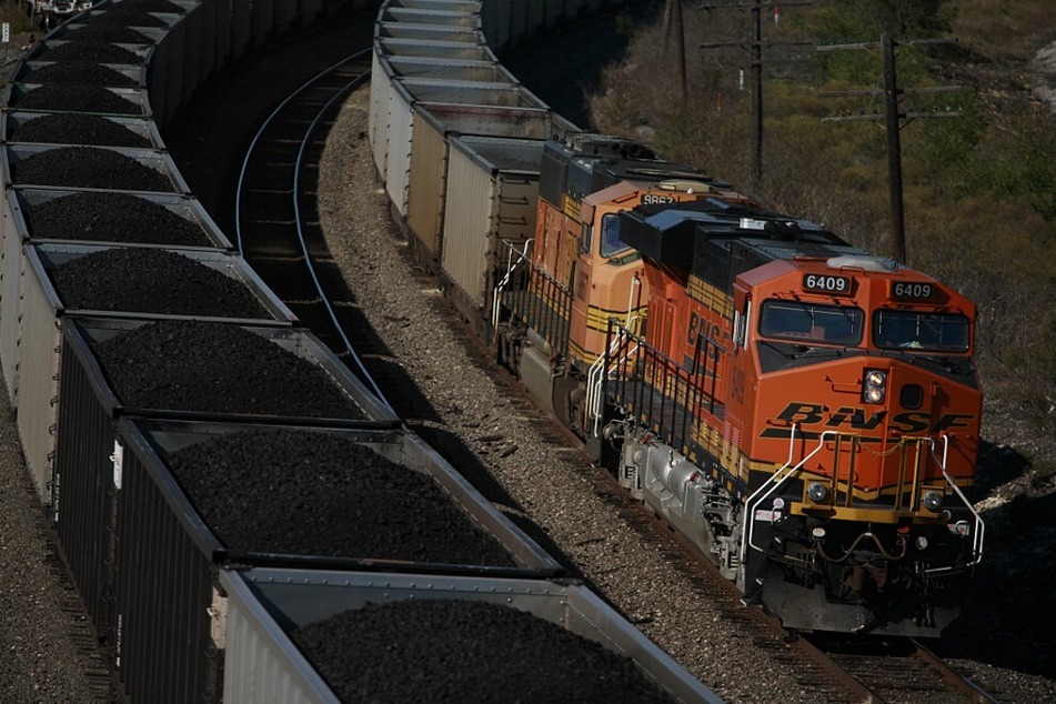 BNSF Railway has been ordered to pay around $400 million for transporting crude oil on Swinomish land without authorization.