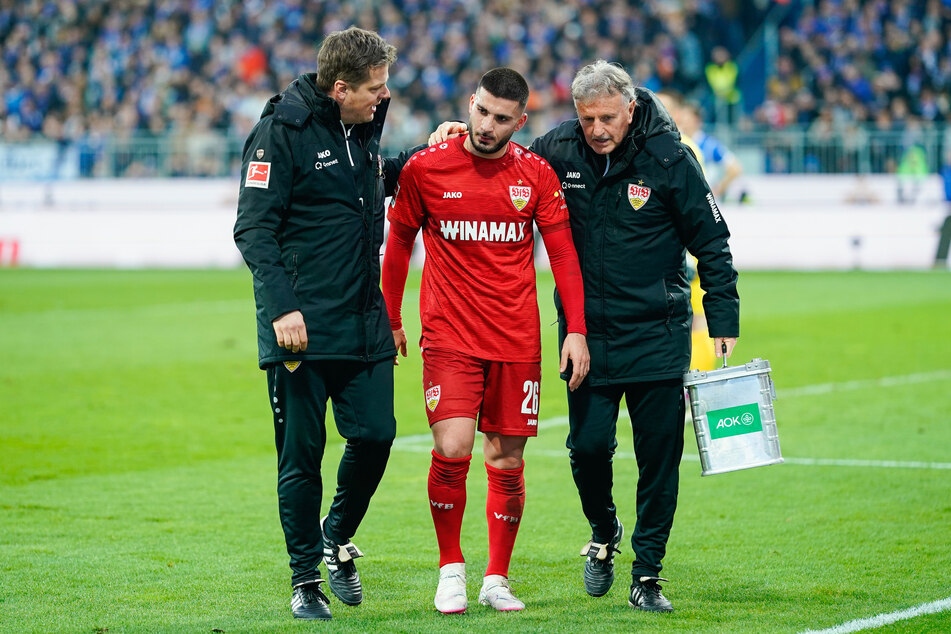 Angeschlagen musste VfB-Stürmer Deniz Undav (27) beim Tabellenschlusslicht Darmstadt 98 das Spielfeld verlassen.