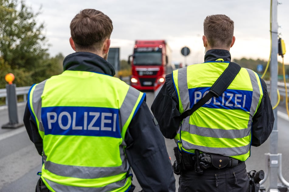 Beamte der Bundespolizei kontrollieren regelmäßig, wer nach Deutschland einreist - und vor allem womit. (Symbolbild)