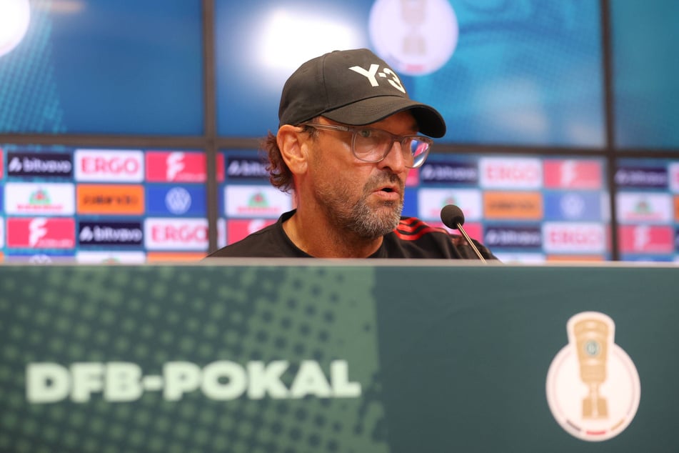 Trotz starker Pokal-Leistung zeigte Energies Trainer auf der Pressekonferenz kein Zeichen der Freude.