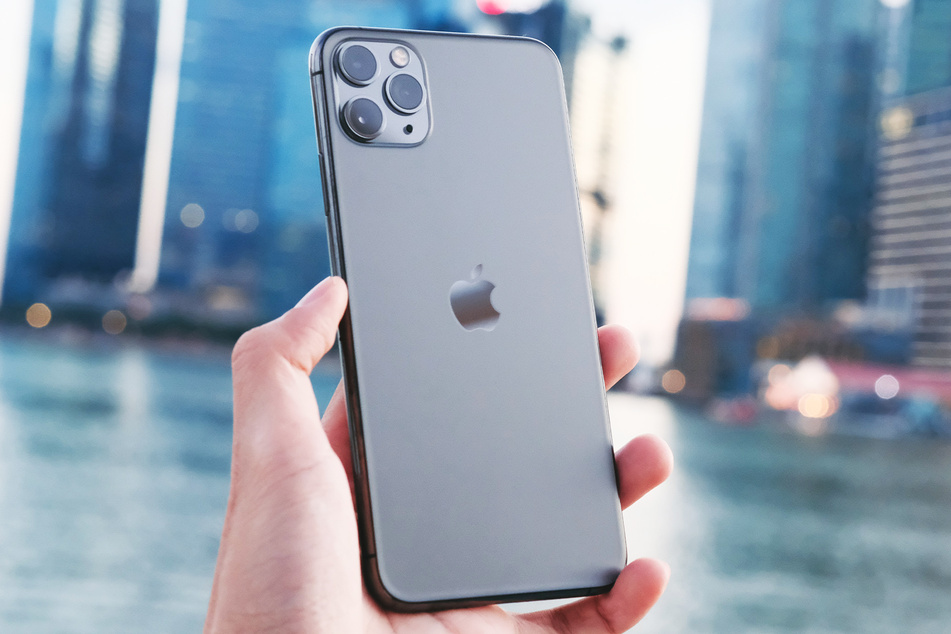 Ein iPhone 11 Pro klaute der 30-Jährige einem Mann, indem er ihn antanzte. (Symbolbild)