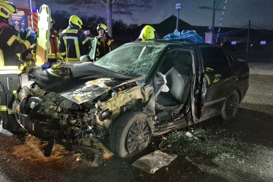 Der zerstörte Seat lässt erahnen, wie heftig der Aufprall gewesen sein muss.