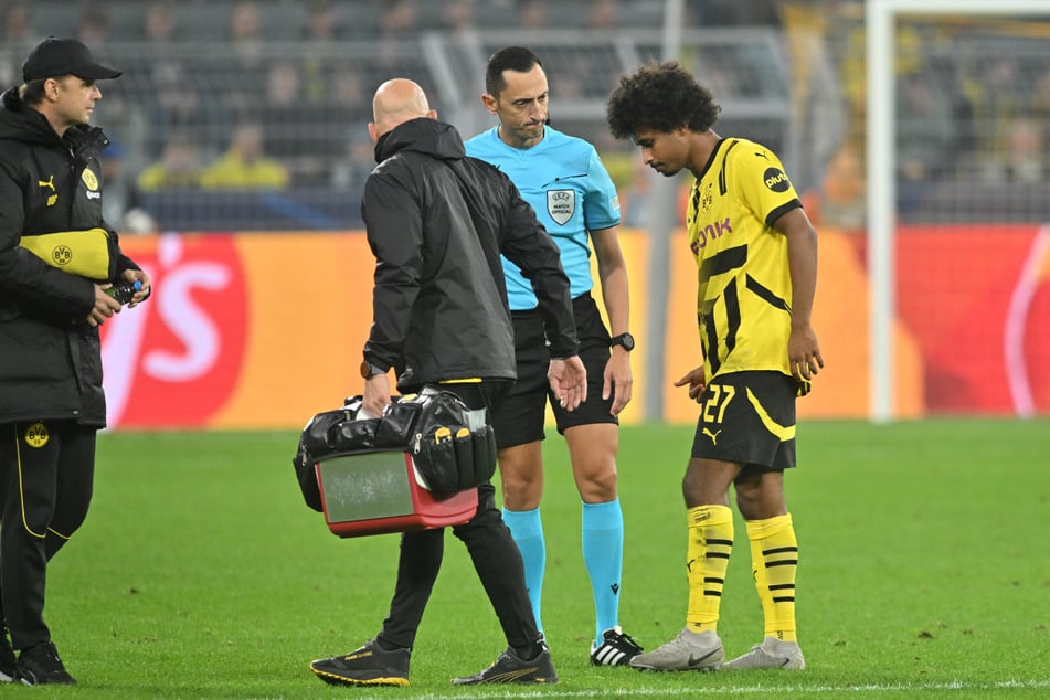 BVB-Schock zu Beginn des zweiten Durchgangs: Karim Adeyemi (22, r.) musste nach einer Gala-Leistung runter.