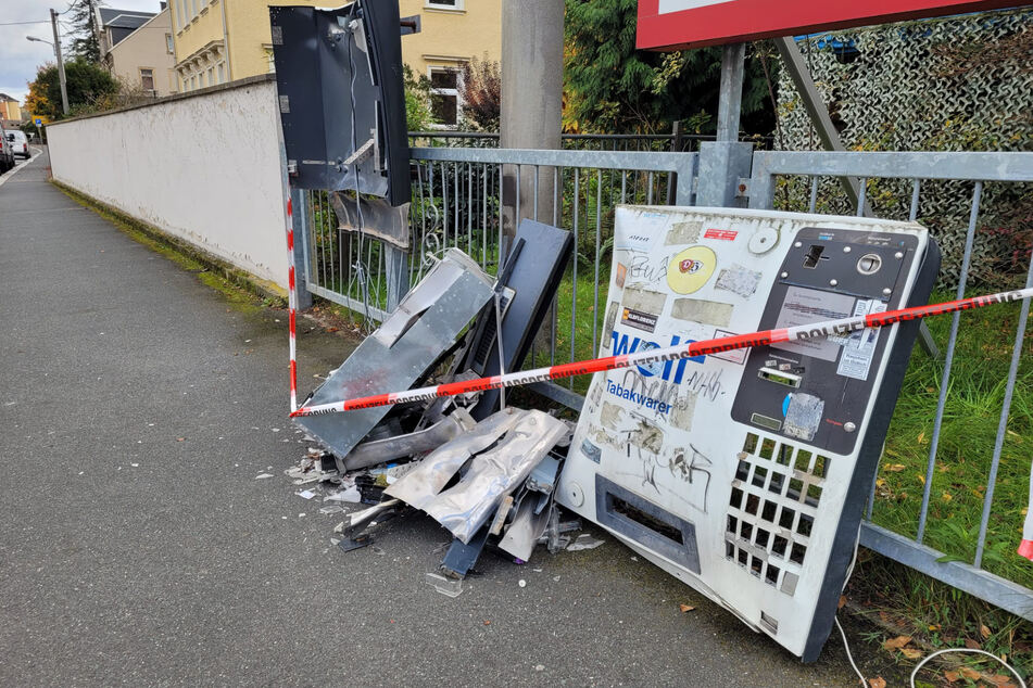 Dresden: Lauter Knall in Freital: Ganoven jagen Kippenautomat in die Luft