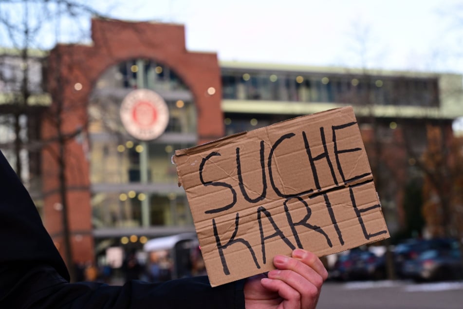 Alle Tickets sollen für das Nachholspiel ihre Gültigkeit behalten.