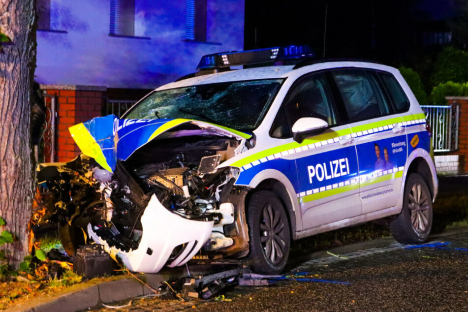 Der Polizeiwagen war gerade auf dem Weg zu einem Einbruch.
