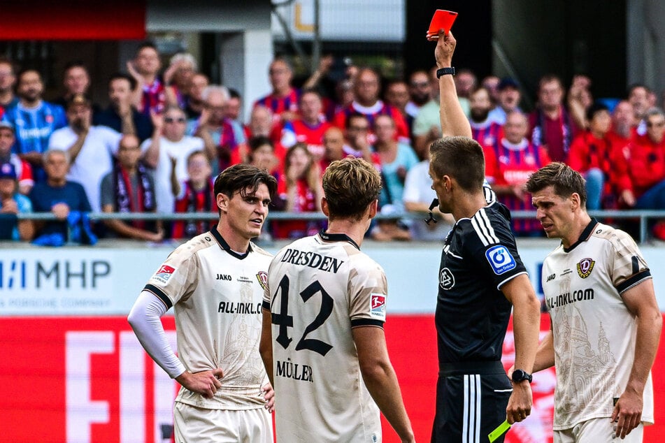 Thomas Keller (27, l.) flog in Heidenheim mit Gelb-Rot vom Platz. Er fehlte gegen Bochum gesperrt und gegen Hertha erkrankt.